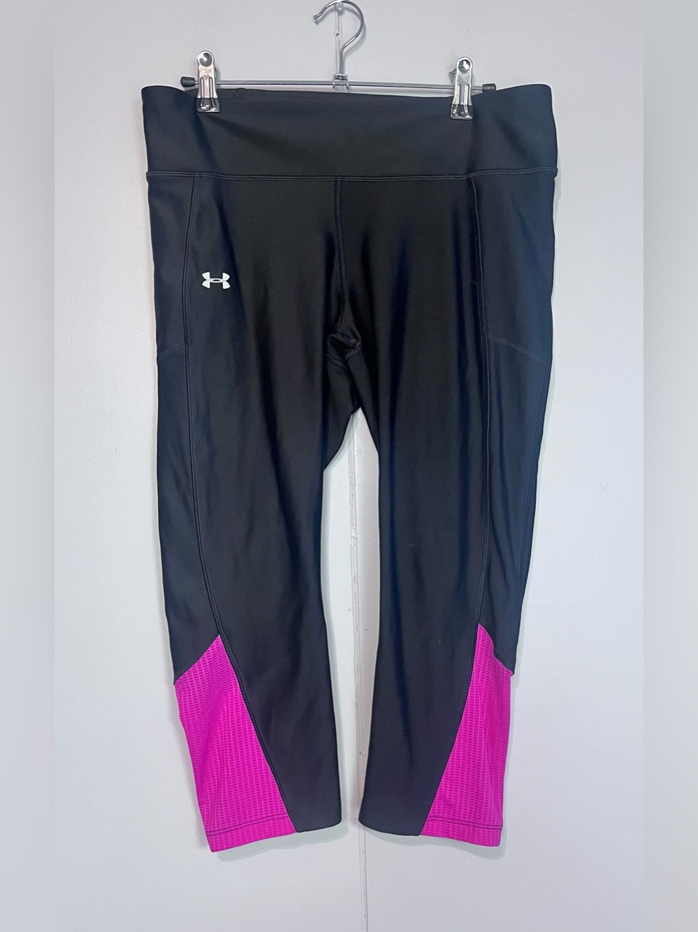 Under Armour Women’s Black Pink Crop Leggings Estimated XL Compression Running